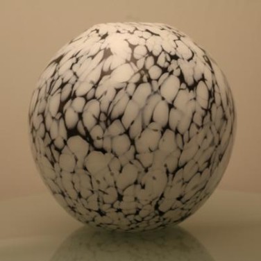 Vase boule noir et blanc