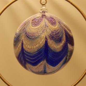 Boule de Noël blanc-bleu poudrée doré